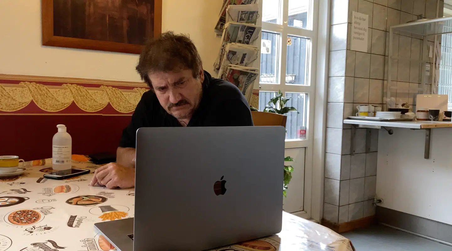 Josef Yücelbas ser for første gang hele videoen med B.T.