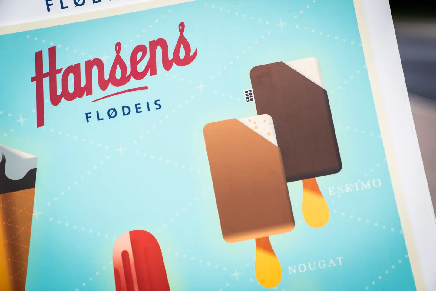 An Eskimo icecream at Hansens Flødeis dairy in Jaegerspris, Denmark, Wednesday June 15, 2020. In the wake of the Black Lives Matter movement Hansens Floedeis announces a name change for the Eskimo icecream, as they believe the name belongs to a bygone era. The ice cream has now been named O'Paya, named after the cocoa beans from Nicaragua from which the chocolate coating is made.. (Foto: Ida Marie Odgaard/Ritzau Scanpix)