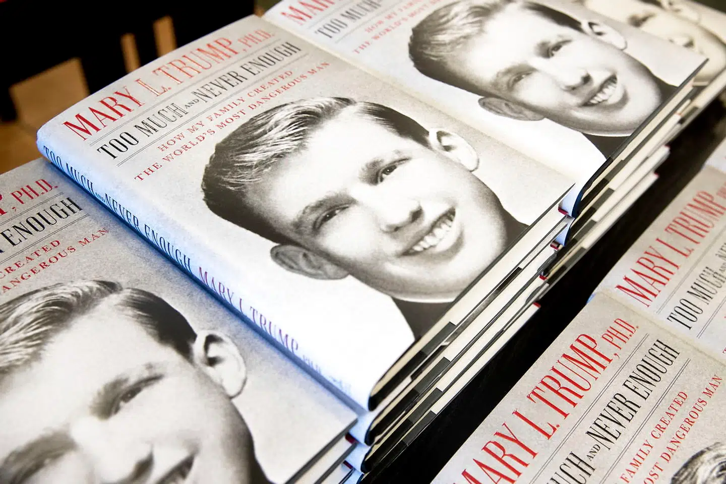 Mary Trump hitter med sin bog 'Too Much and Never Enough: How My Family Created the World's Most Dangerous Man'.