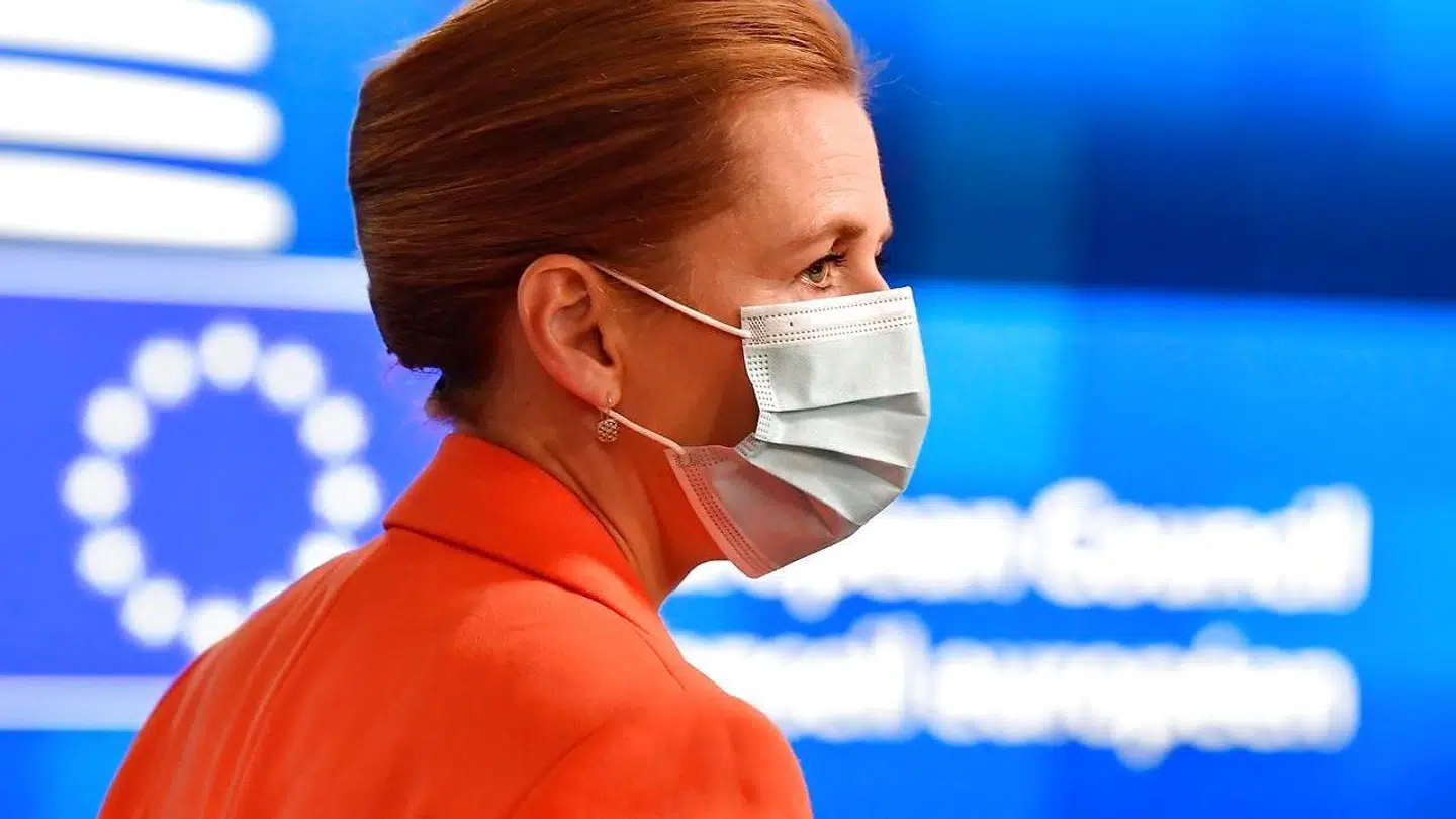 Mette Frederiksen ankommer her til EU-topmødet.