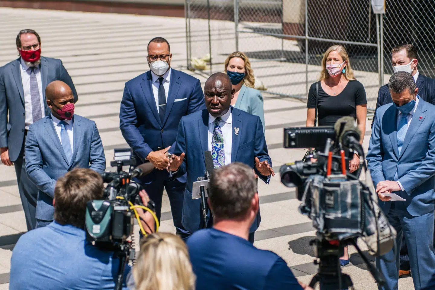 Floyd-familiens advokat, Ben Crump, holdt onsdag pressemøde i Minneapolis, hvor han fortalte, at George Floyds familie har sagsøgt myndighederne i byen. Brandon Bell/Ritzau Scanpix