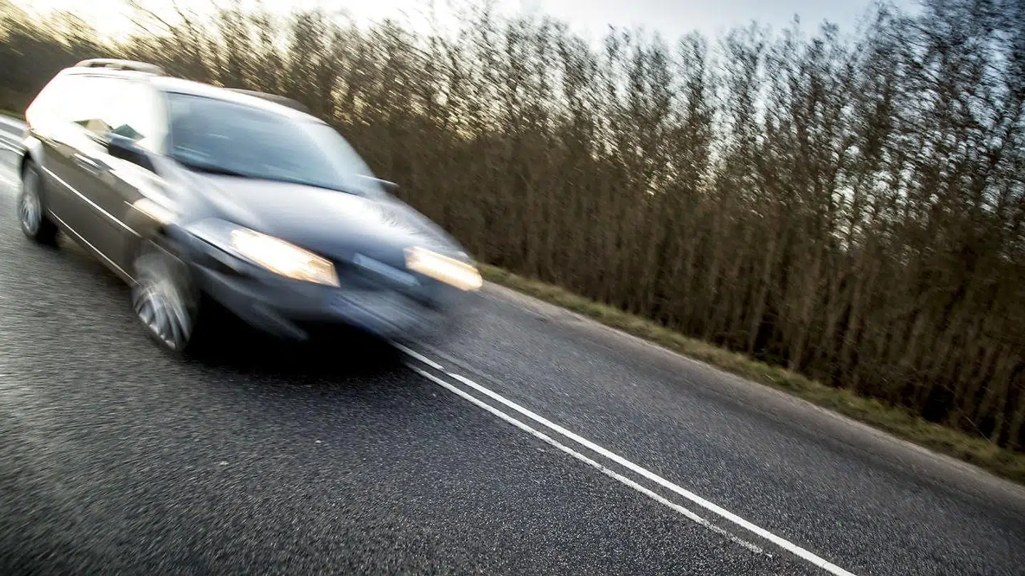 Biler, der benyttes til vanvidskørsel, skal beslaglægges og sælges ifølge en politisk aftale. Leasingbranchen risikerer at stå med tabet.