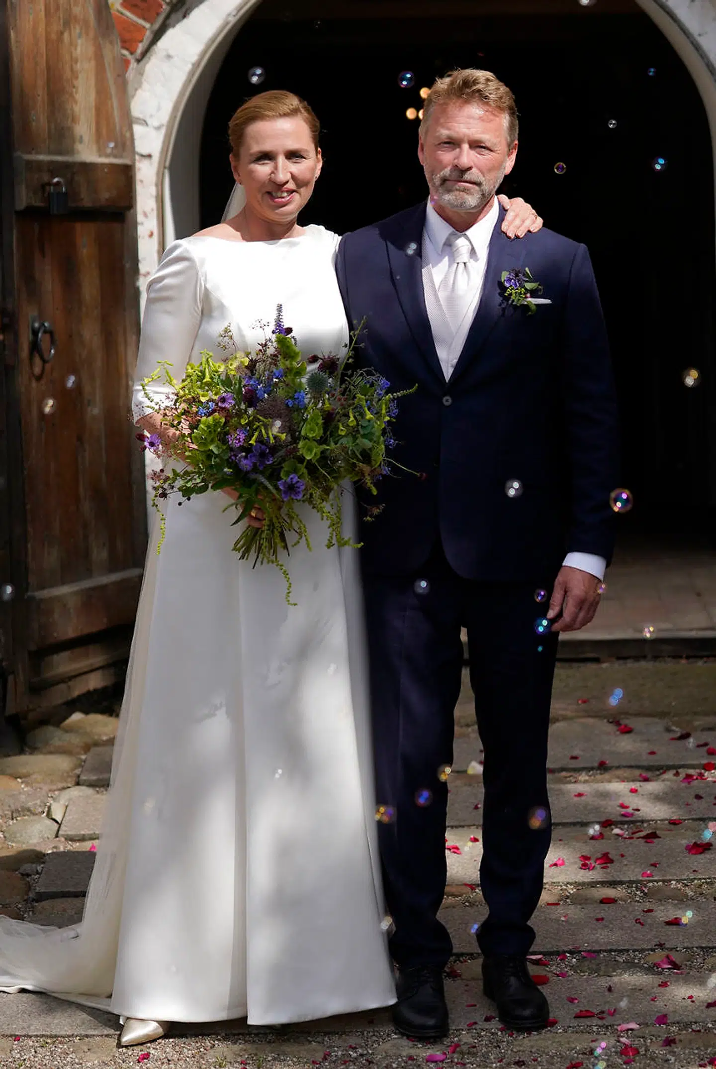 Vielsen mellem Statsminister Mette Frederiksen og filmfotograf Bo Tengberg i Magleby Kirke på Sjælland, onsdag den 15. juli 2020. Mette Frederiksen og Bo Tengberg blev gift onsdag eftermiddag.De har officielt dannet par siden 2014 og har været forlovet siden 2017. Brylluppet har af flere omgange været udskudt. (Foto: Mads Claus Rasmussen/Scanpix 2020)