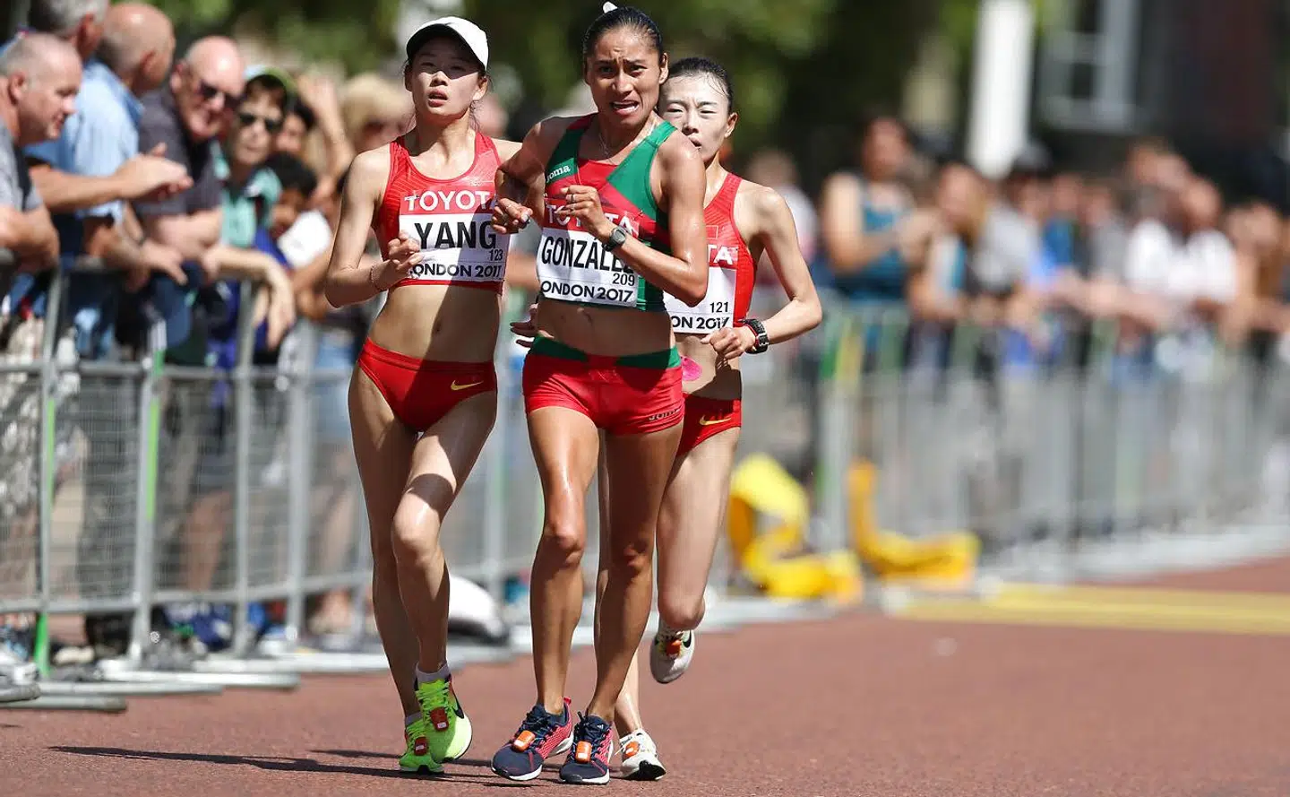 Maria Guadalupe Gonzalez i front under verdensmesterskabet i London i 2017. Mexicaneren endte med at vinde en sølvmedalje i løbet, der strakte sig over 20 kilometer.