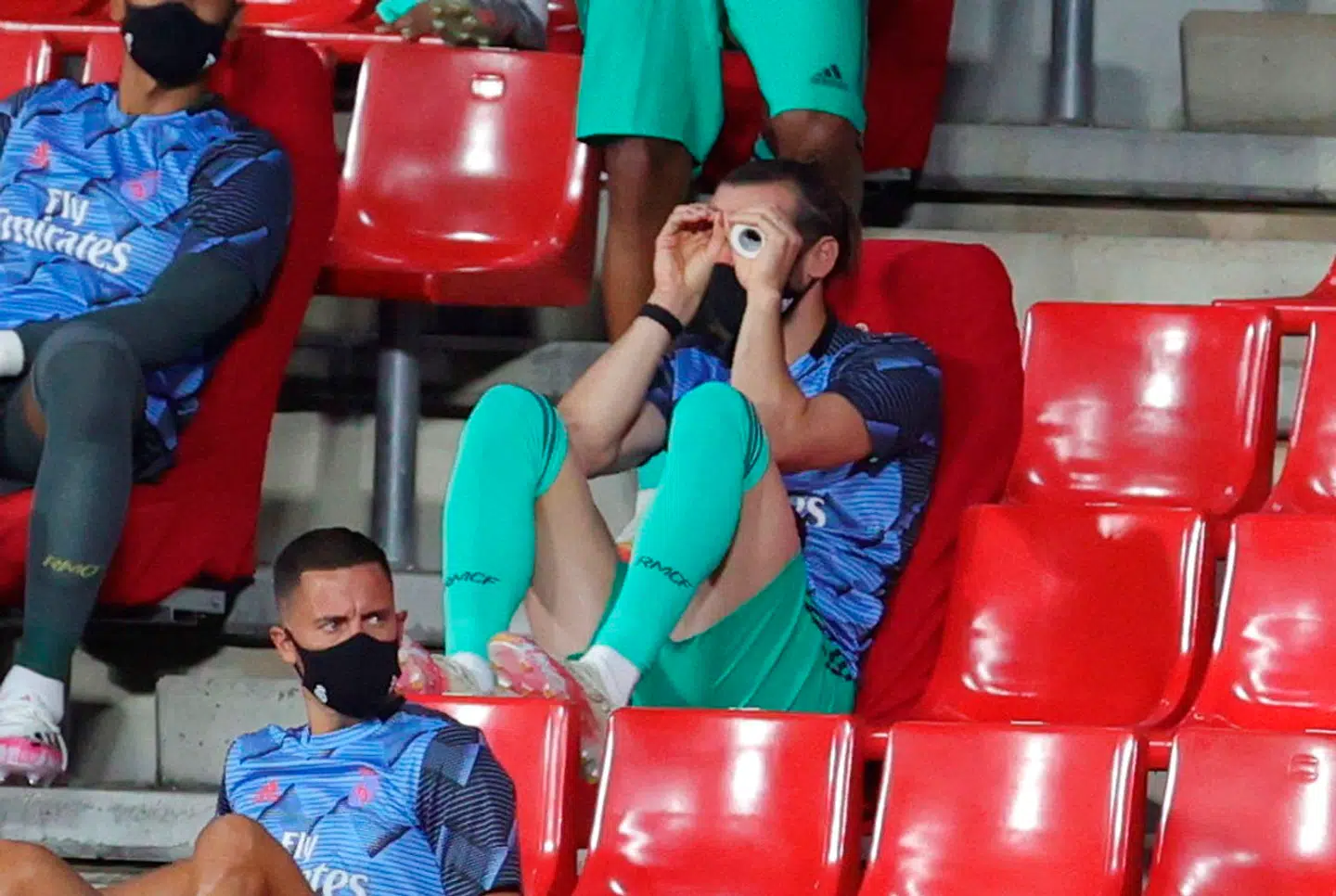 Gareth Bale fik en del opmærksomhed, da han sad på tribunen mandag aften under opgøret mellem Real Madrid og Granada.
