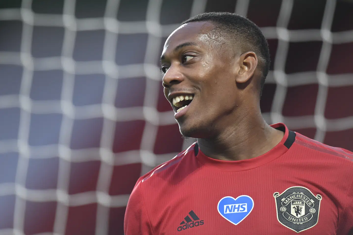 Manchester United-angriberen Anthony Martial havde grund til at smile i første halvleg, da franskmanden stod for et mål og en assist på blot tre minutter. Men det gav ikke udbytte i form af en sejr, da det sluttede 2-2 hjemme mod Southampton. Peter Powell/Reuters