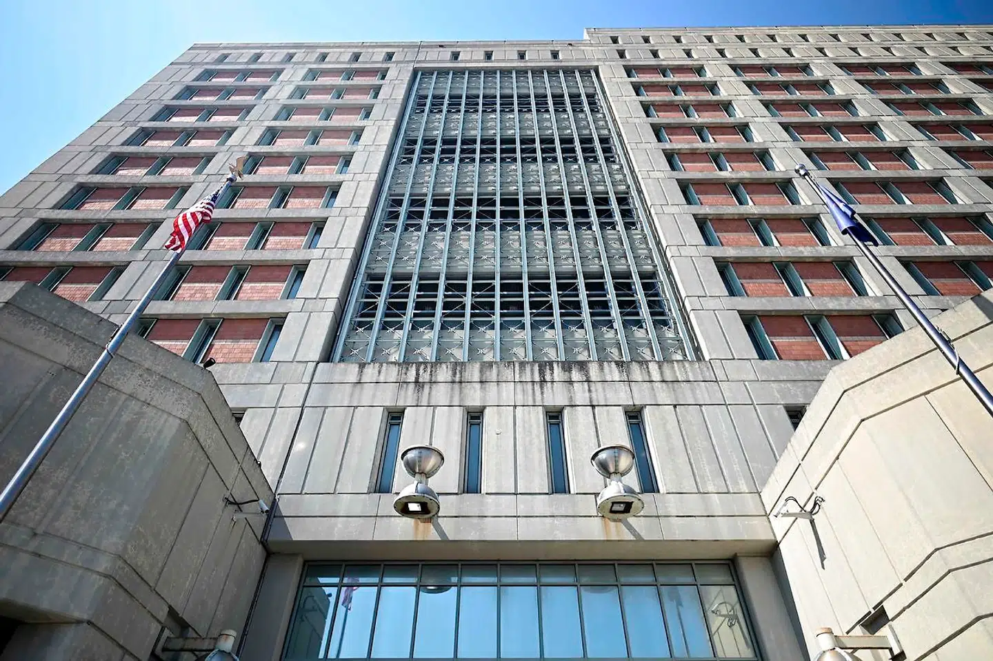 1.600 fanger er der plads til i New Yorks Metropolitan Detention Center. Ghislaine Maxwell er en af dem.