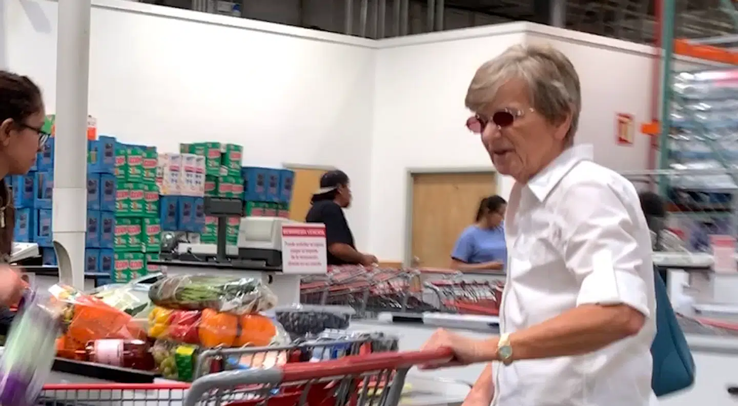 73-årige Ruth Sejerøe-Olsen følger stadig Tvind-stifter Mogens Amdi Petersen.