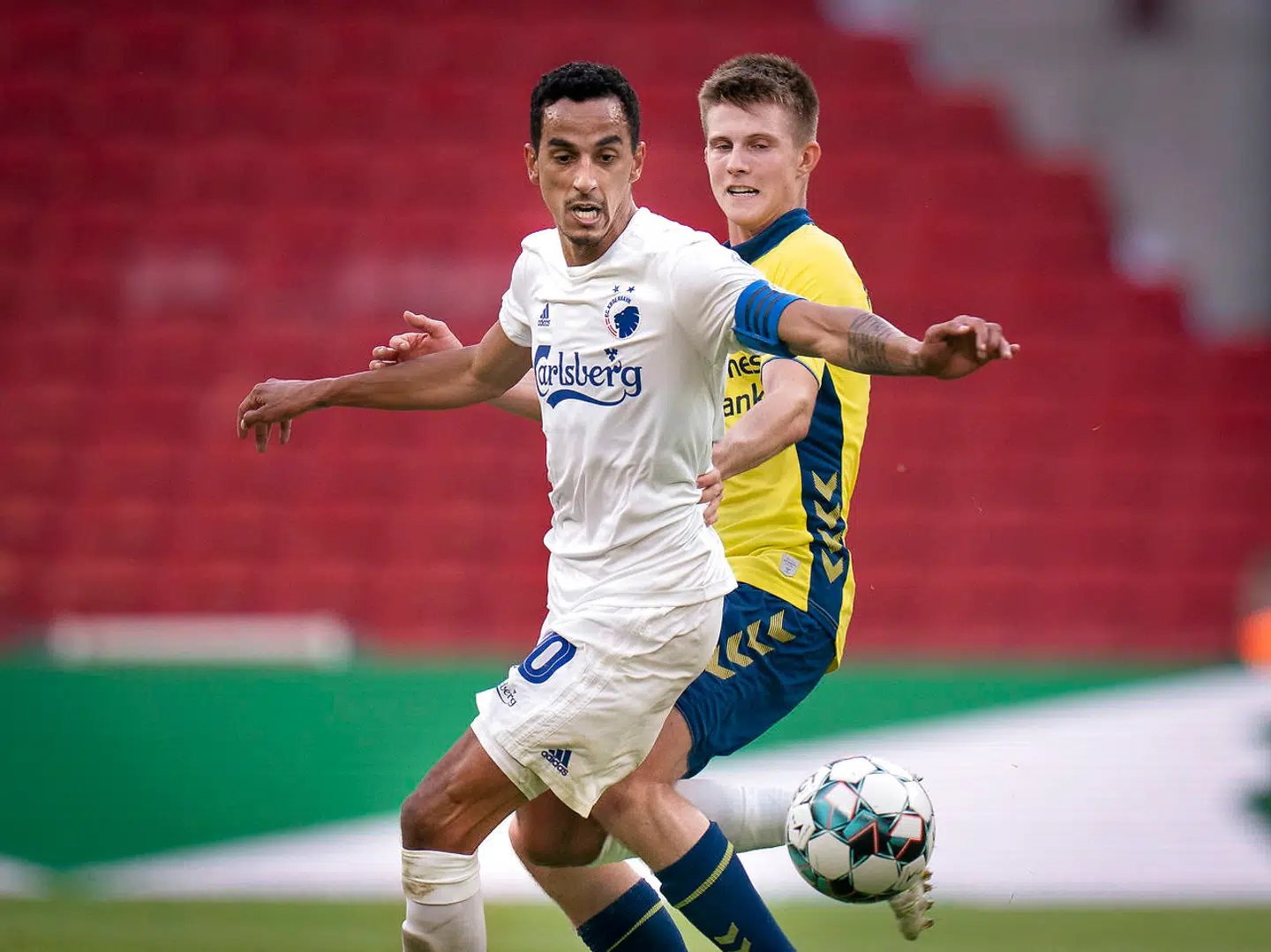 FCKs Carlos Zeca og Brøndbys Morten Frendrup under superligakamp mellem FCK- Brøndby IF i Telia Parken søndag den 12 juli 2020. (Foto: Liselotte Sabroe/Ritzau Scanpix)
