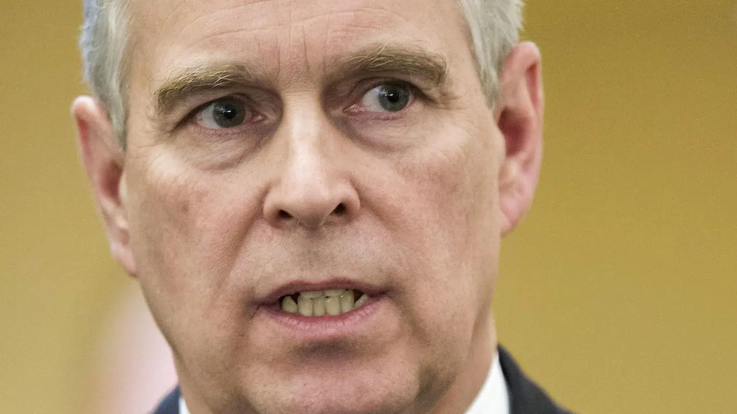 Prins Andrew er stort set forsvundet fra offentligheden, siden det kom frem, at prinsen havde tætte bånd til Epstein.
