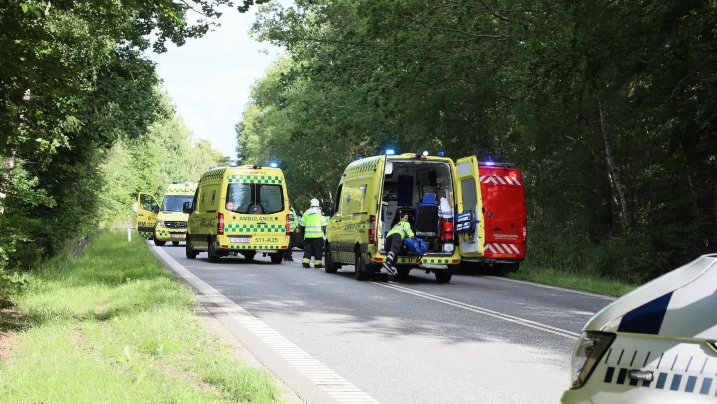 Flere ambulancer var på stedet lørdag.
