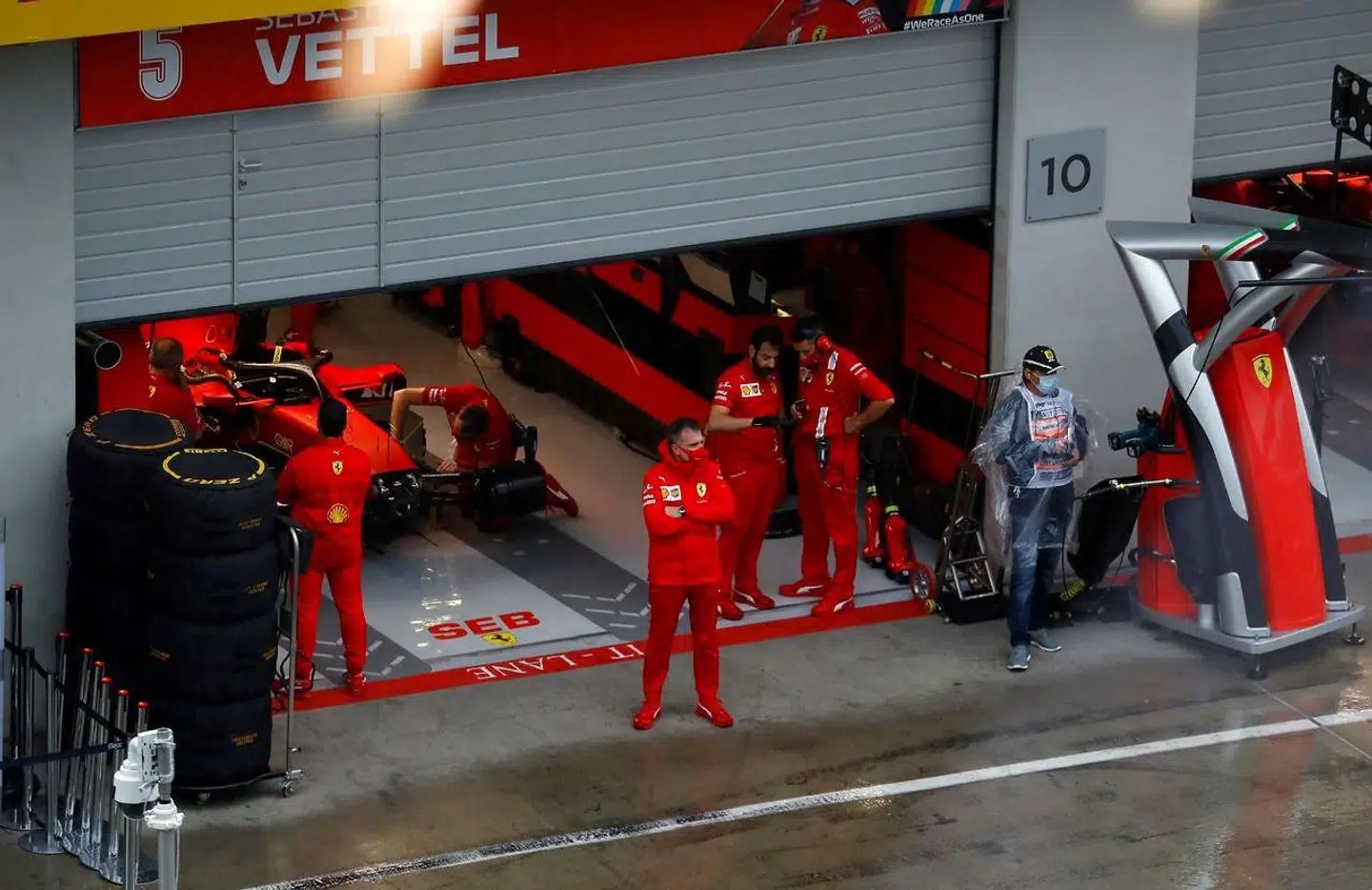 Tung regn har aflyst lørdagens Formel 1-træning.