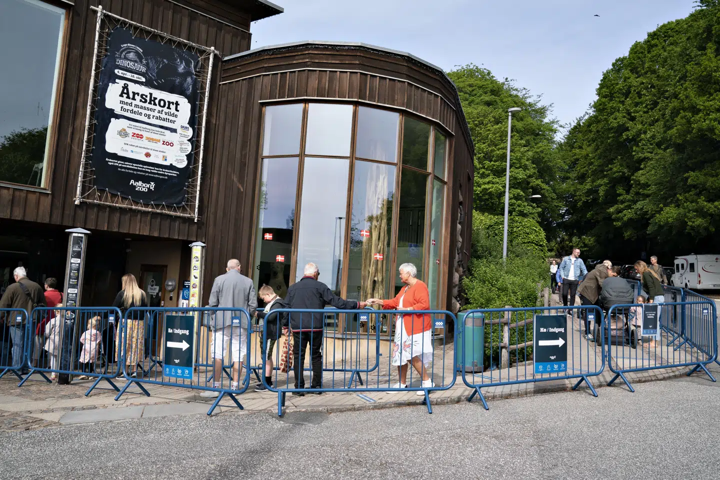 Aalborg Zoo oplever i disse dage en stor tilstrømning af gæster. Dyreparken åbnede igen den 27. maj efter at have været coronanedlukket. (Arkivfoto) Henning Bagger/Ritzau Scanpix