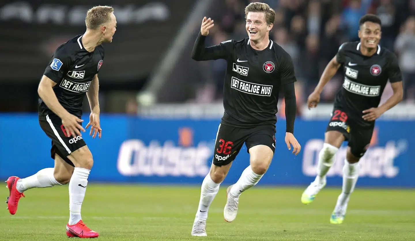 Smilet er ikke til at tage fejl af. Med et smukt langskud har Anders Dreyer netop gjort det til 2-1, og guldet er sikret.