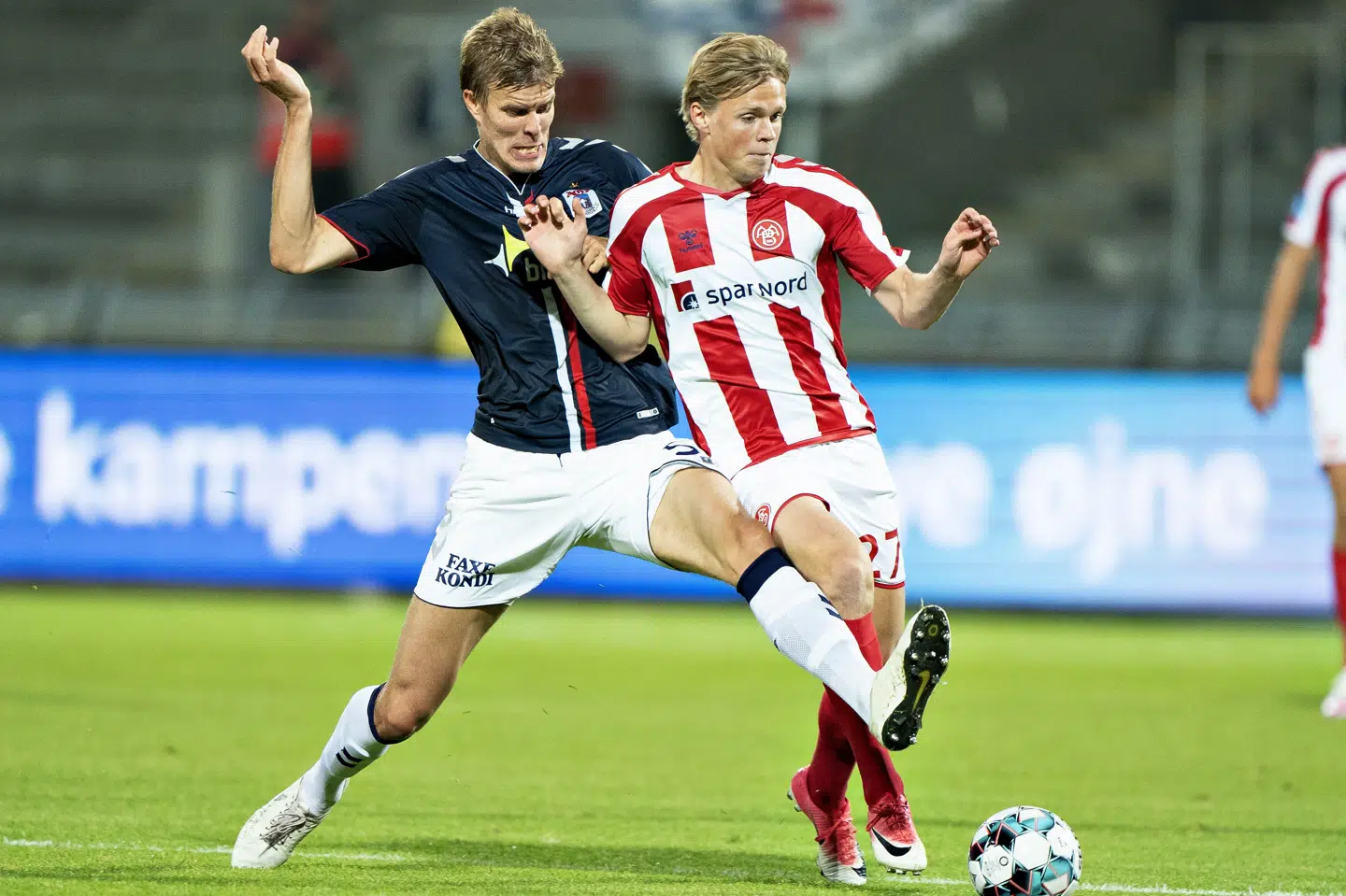 Søren Tengstedt ses her i en duel med Frederik Tingager i semifinalen i pokalturneringen. Henning Bagger/Ritzau Scanpix