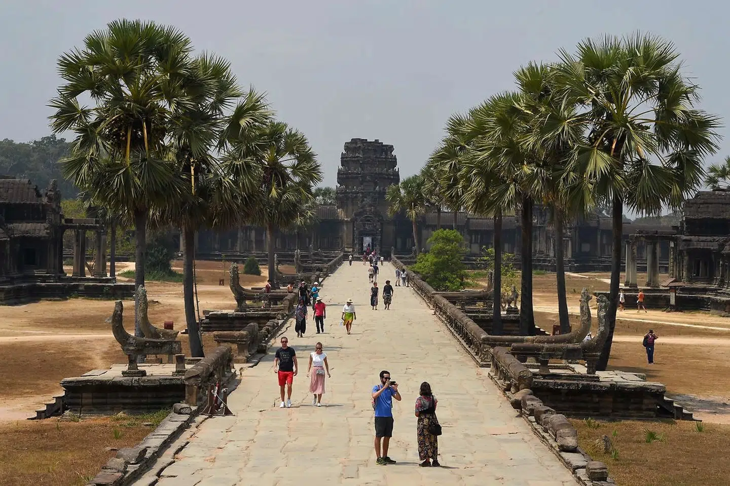 Templet Angkor Wat ligger i Siem Reap-provinsen og tiltrækker normalt halvdelen af Cambodias seks millioner turister om året. Der er dog ikke kommet mange under coronakrisen.