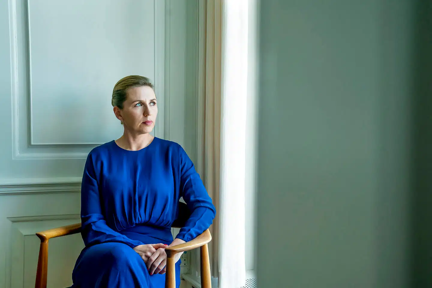 Statsminister Mette Frederiksen (S) mener, der grund til at »anholde« de partier og organisationer, der påstår, at forslag om alt fra lavere moms til højere dagpenge er midlertidige. Når først det er indført, er det svært at afskaffe igen, mener hun.