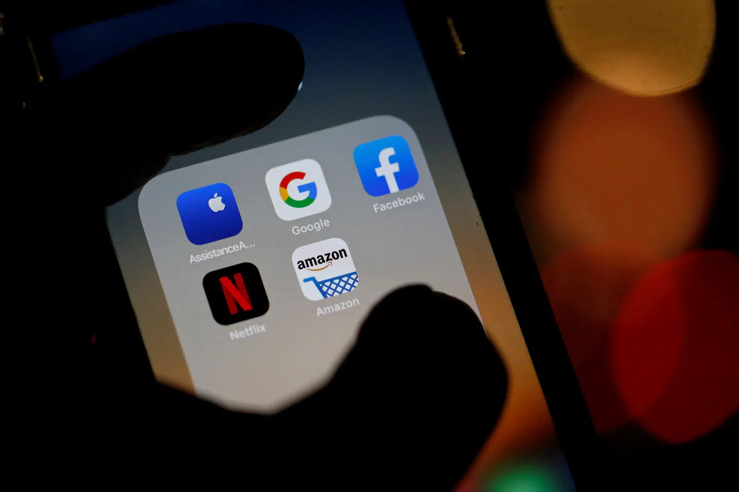 Syd- og Sønderjyllands Politi vil bede Facebook om at fjerne en video, som viser et overfald på en ung mand. (Arkivfoto) Regis Duvignau/Reuters
