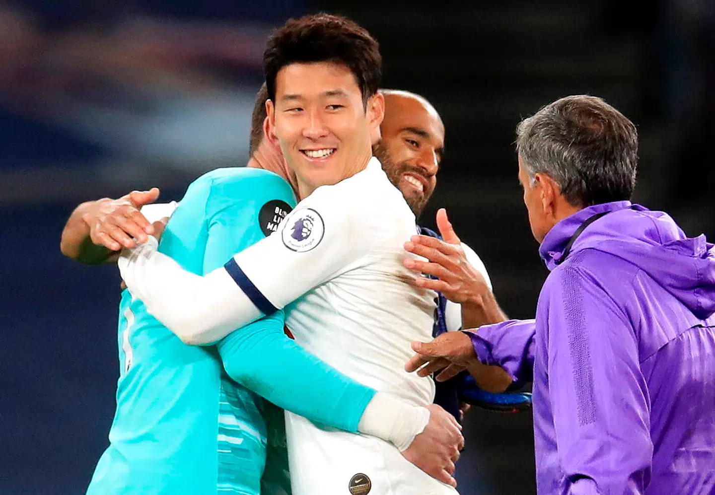 Mens de skændtes inden pausen, krammede Hugo Lloris og Son Heung-Min hinanden efter pausen.