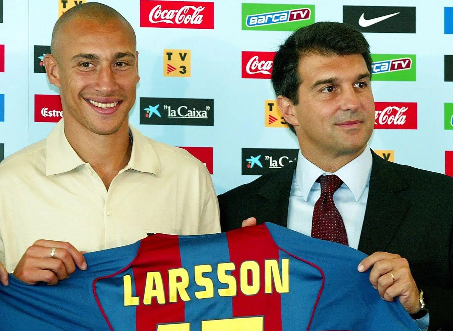 Henrik Larsson sammen med FC Barcelonas tidligere præsident Joan Laporta i 2004, da svenskeren skiftede til den catalanske storklub.