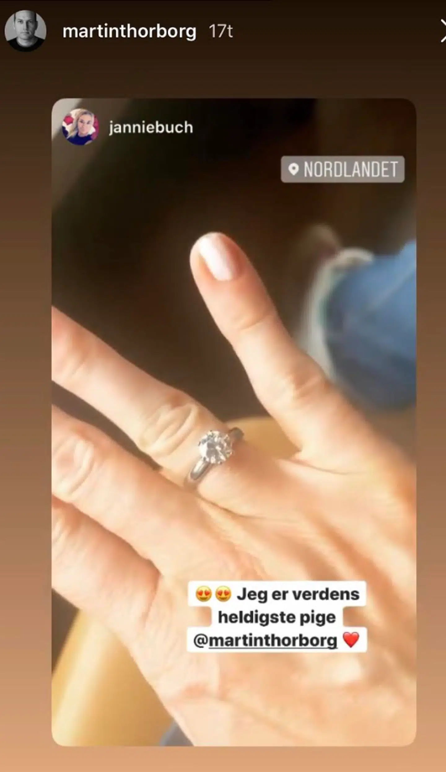Her ses den smukke ring.