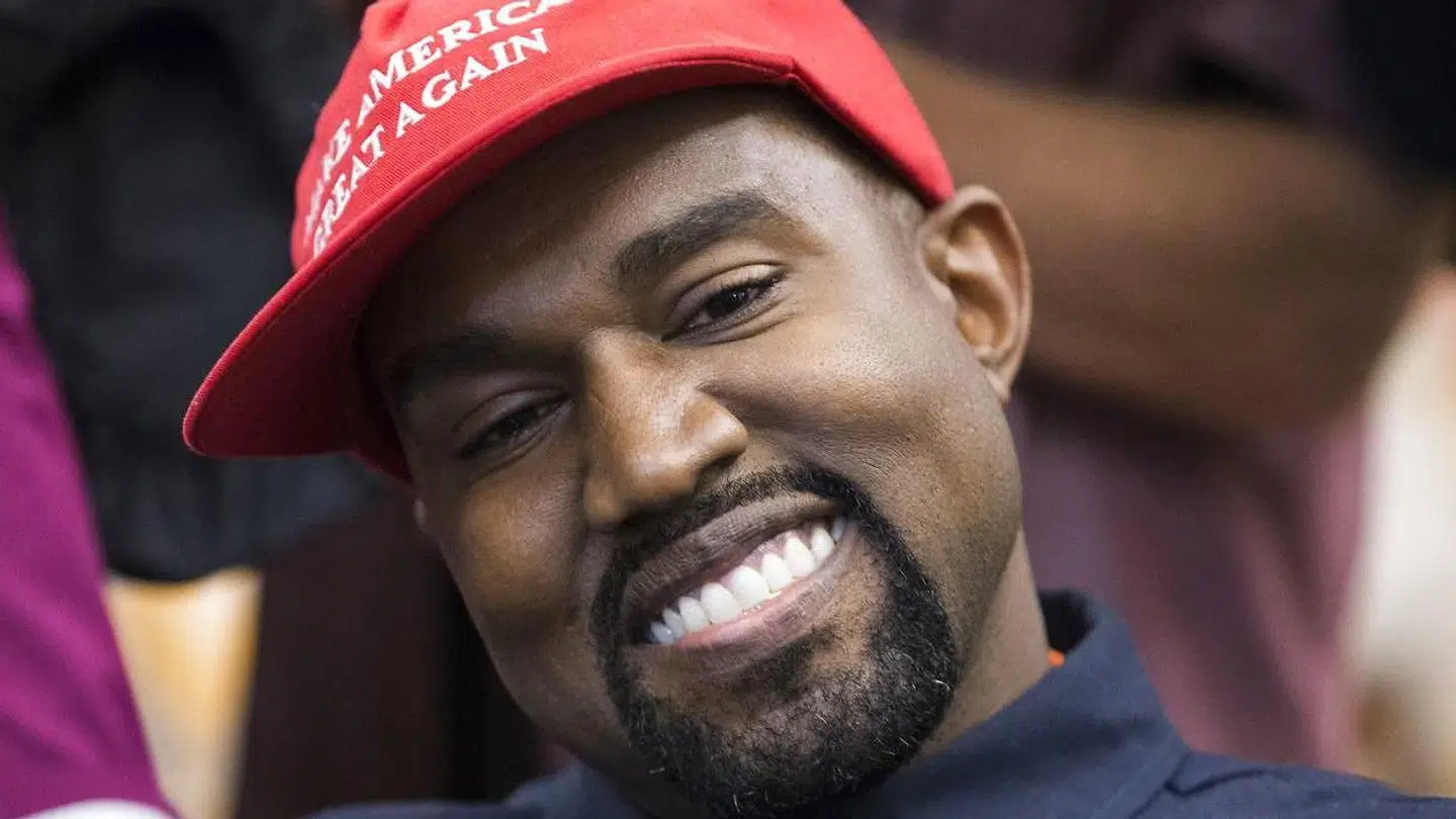 Den verdenskendte rapper Kanye West offentliggjorde i weekenden, at han stiller op som præsidentkandidat.