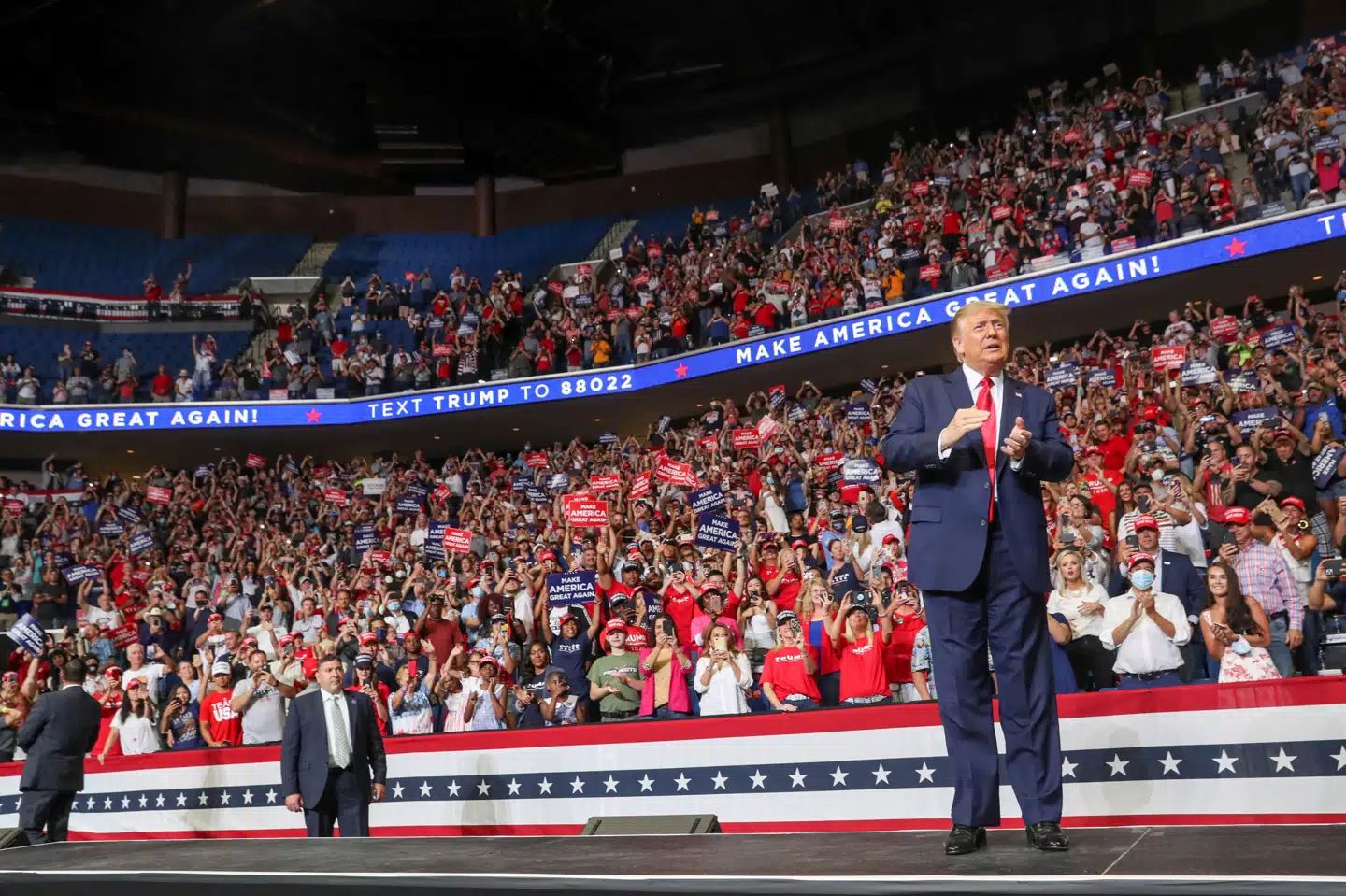 Ved Trumps seneste vælgermøde i byen Tulsa i delstaten Oklahoma dukkede der ikke nær så mange op, som Trumps rådgivere havde forudset. Leah Millis/Reuters