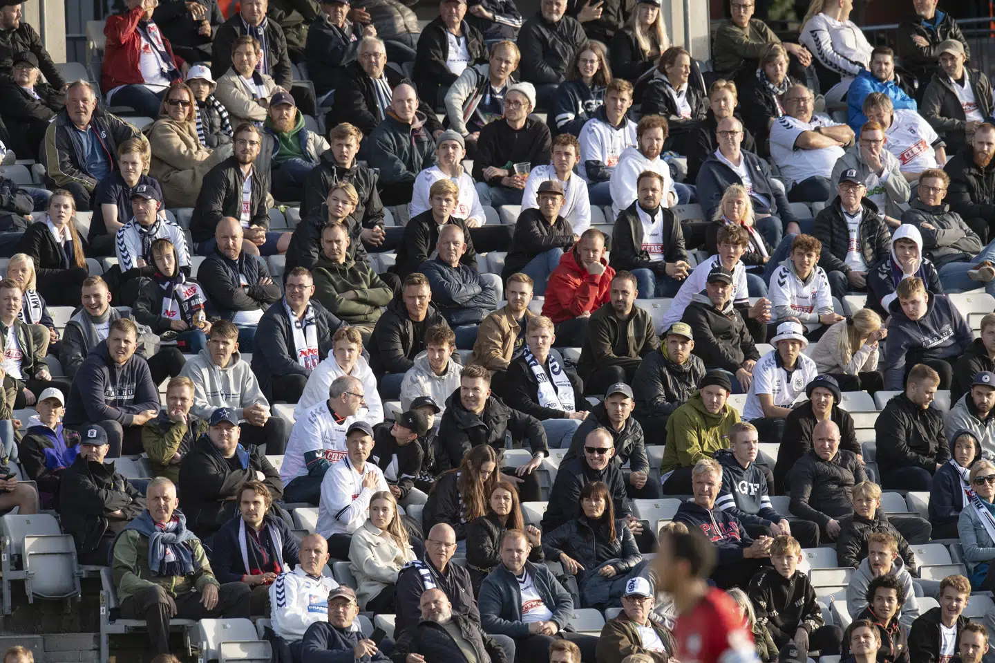 Efter mange uger med tomme tribuner var mere end 7000 tilskuere på plads, da AGF slog FC København. Bo Amstrup/Ritzau Scanpix