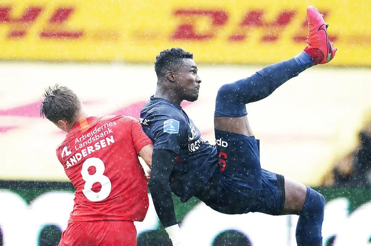 Magnus Kofod Andersen og Sory Kaba under superligakampen mellem FC Nordsjælland og FC Midtjylland på Farum Park, søndag den 5 juli 2020. (Foto: Claus Bech/Scanpix 2020)