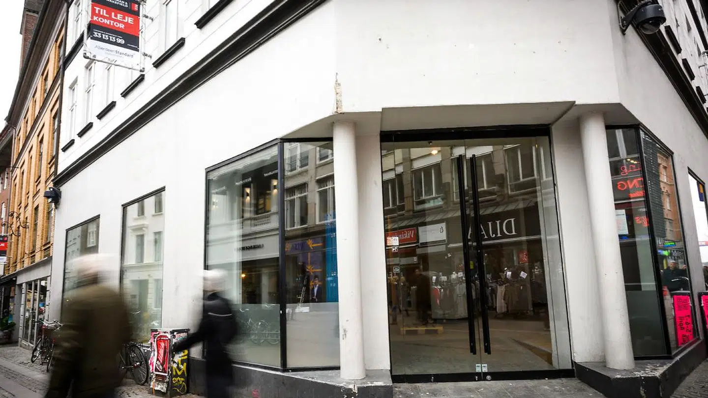 Flere butikslokaler står tomme og til leje på Strøget i København. Coronakrisen frygtes at forværre det billede.