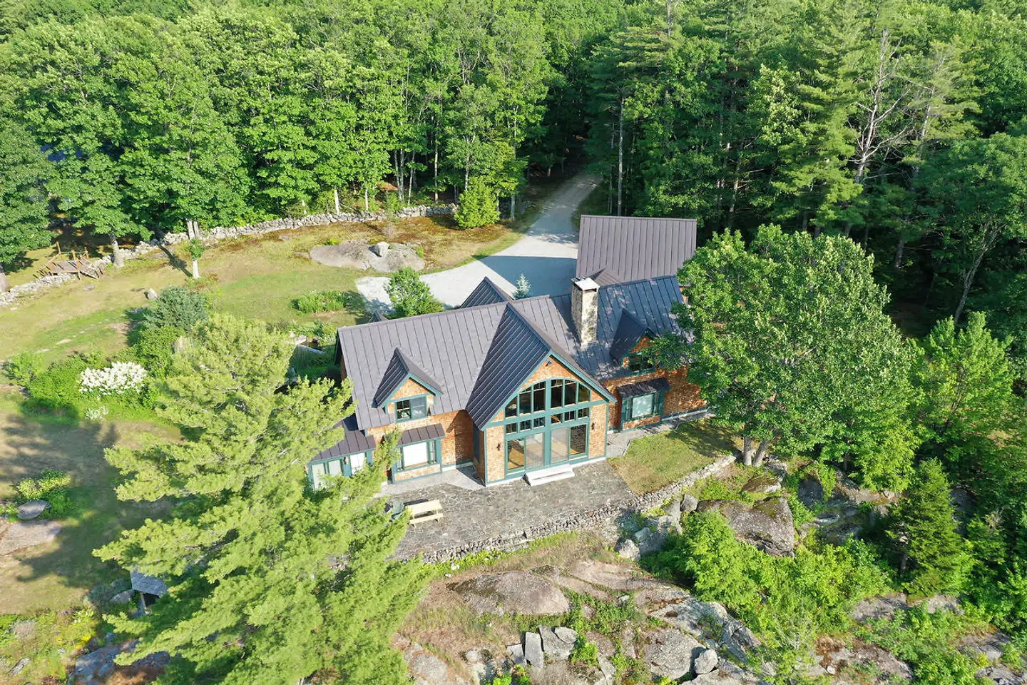 Det var i denne luksusejendom i New Hampshire, at Ghislaine Maxwell holdt sig skjult.