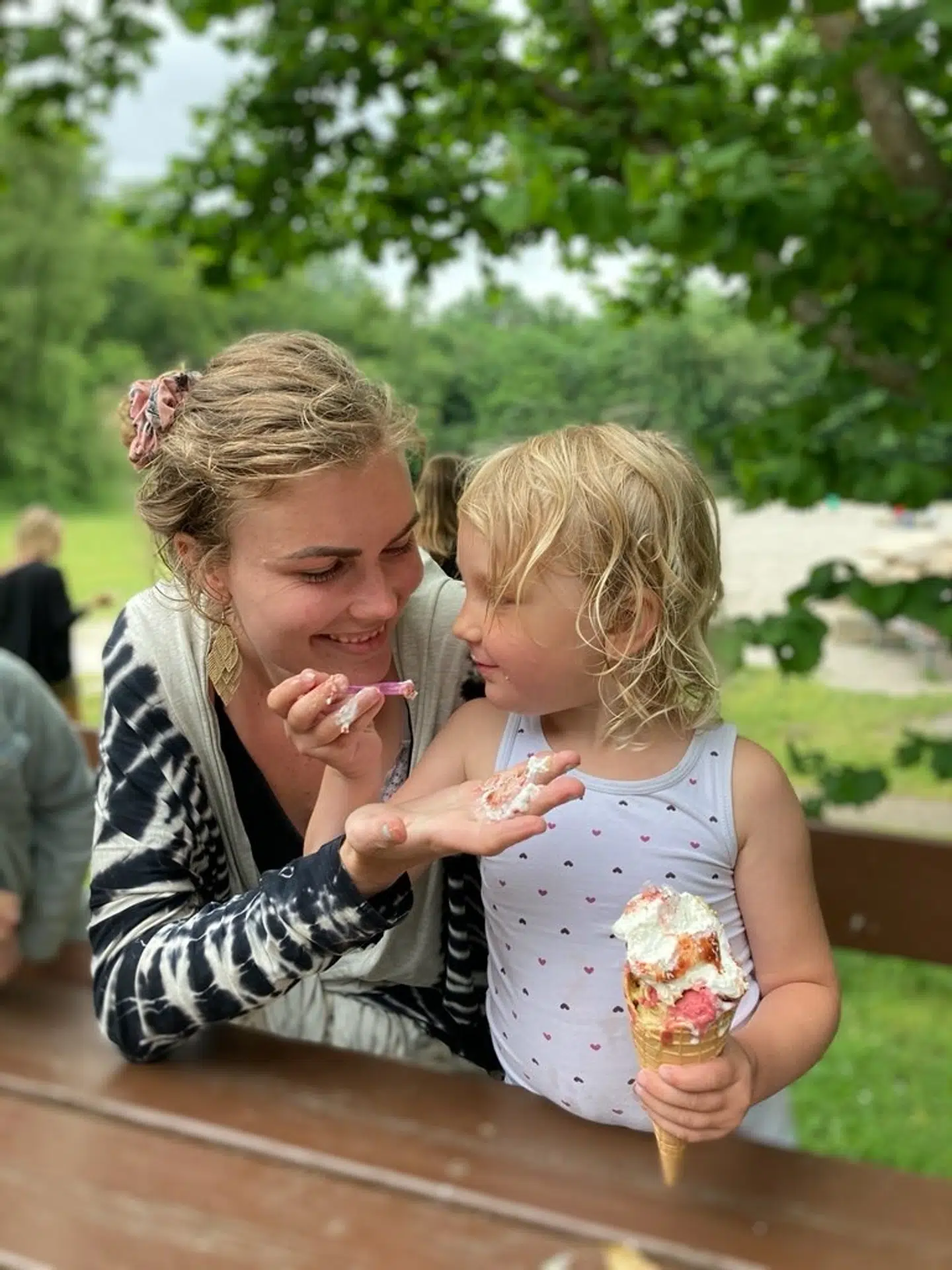 Katrine Birk med datter.