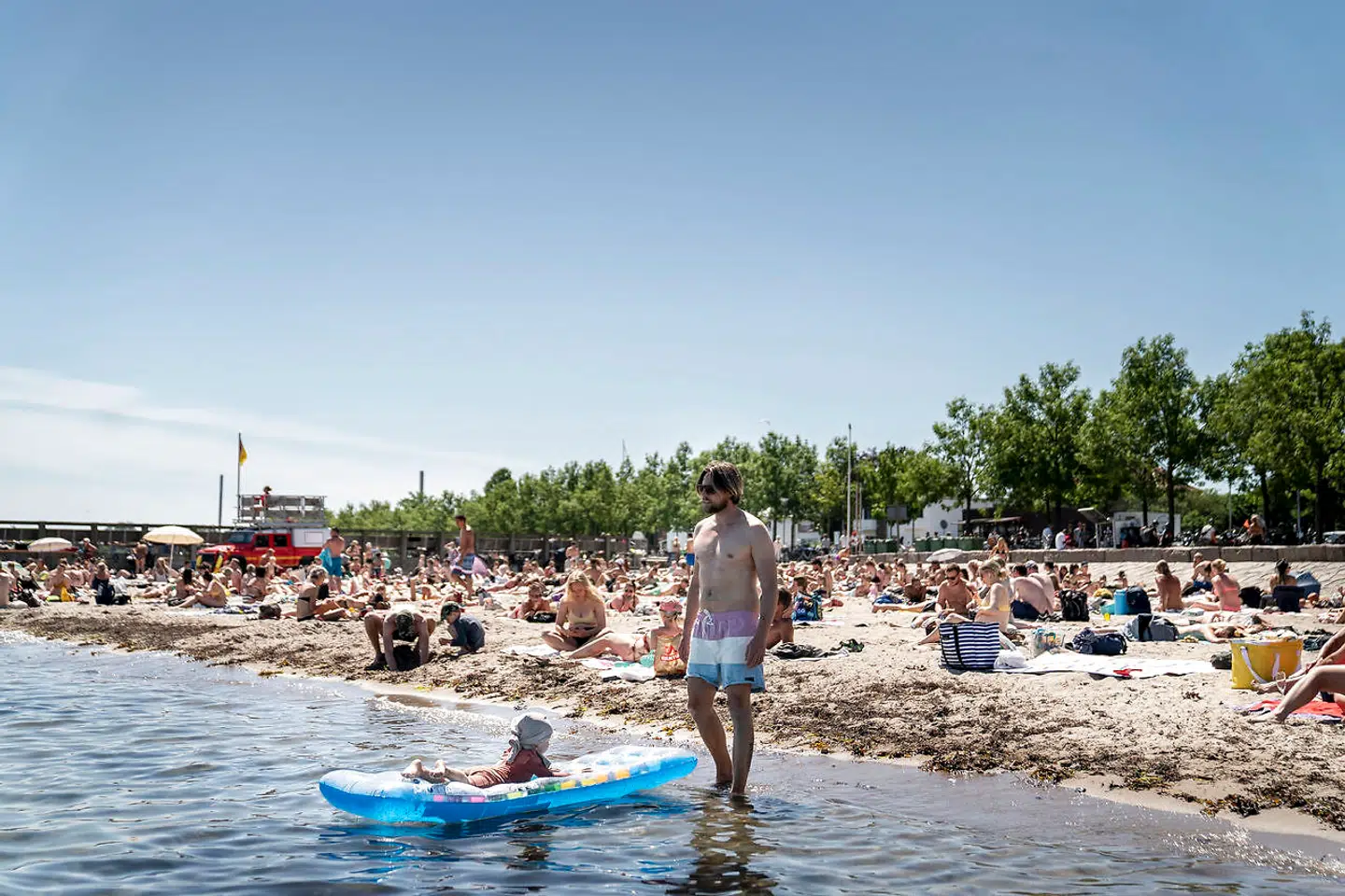 Sommeren var på besøg i Danmark i juni. Næste sommerdag lader vente på sig.