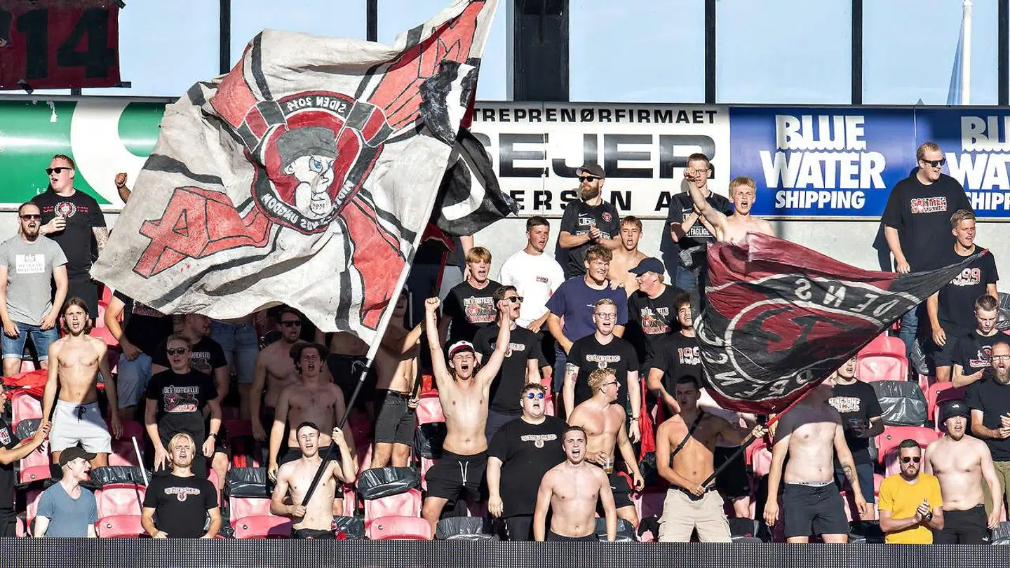 21. juni: FCM-fans mod AGF i Superligaen.
