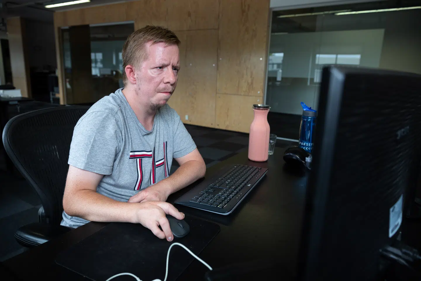 Efter 799 afslag og 11 år som arbejdsløs har Mads Mortensen endelig fået et job.