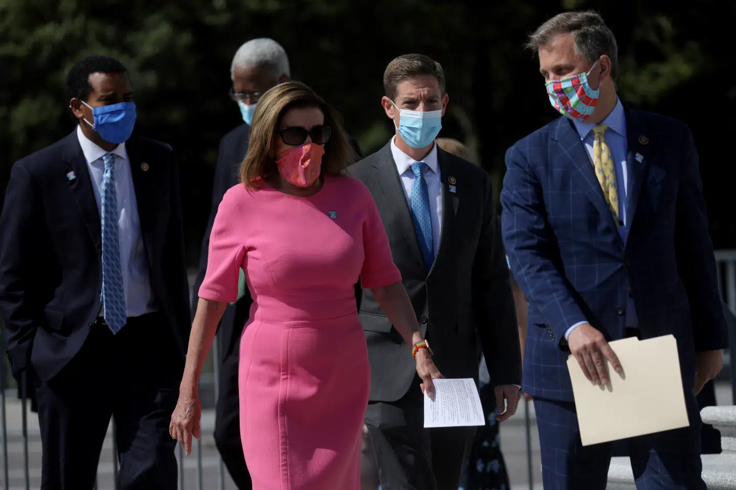 Nancy Pelosi opfordrer til, at USA indfører sanktioner mod Rusland som følge af medierapporter om russiske dusører til Taliban for drab på amerikanske soldater. Leah Millis/Reuters