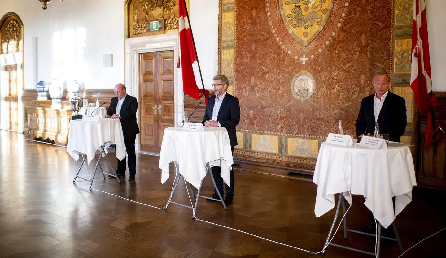 DBU's formand, Jesper Møller, Københavns overborgmester, Frank Jensen og formand for Parken Sport & Entertainment, Bo Rygaard, da DBU og Danmarks Grand Depart i maj nåede til enighed om de juridiske knaster ved at afholde EM og Tour de France samme sommer i København.