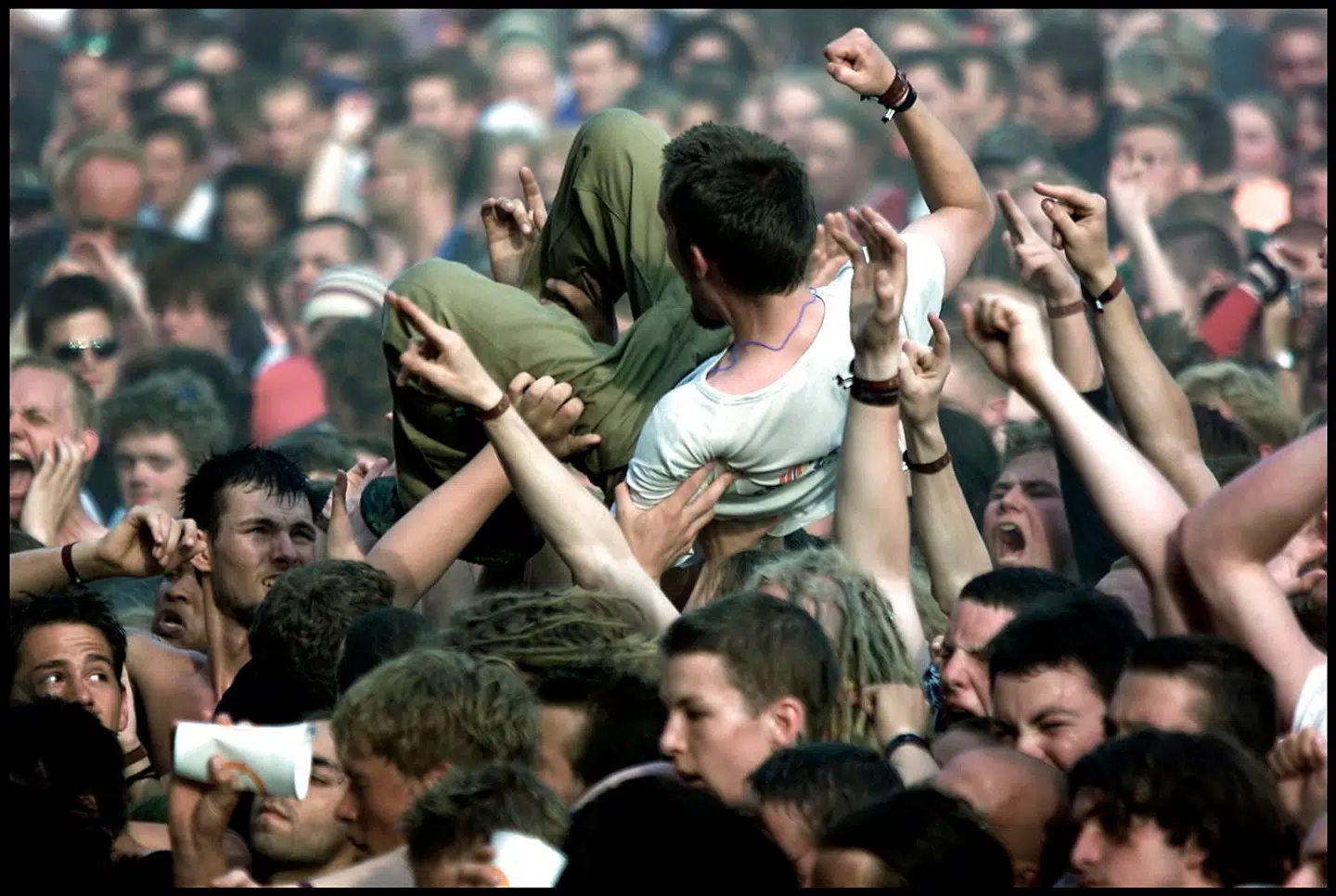 ROSKILDE FESTIVAL 2001 // FØRSTE KONCERT MED DEFTONES. DEN FORBUDTE CROWDSURF BLANDT PUBLIKUM FORAN ORANGE SCENE