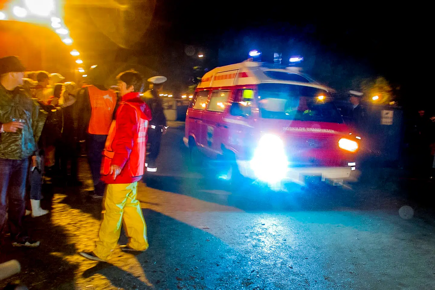 Roskilde Festivalen blev i 2000 afholdt fra 29. juni til 2. juli. Roskilde oplevede sin første store ulykke sent om aftenen fredag 30. juni 2000 kl ca 23.30, da 9 mennesker omkom foran Orange Scene under en koncert med Pearl Jam. Bag Orange Scene kort efter ulykken.. (Foto: Nils Meilvang/Ritzau Scanpix)