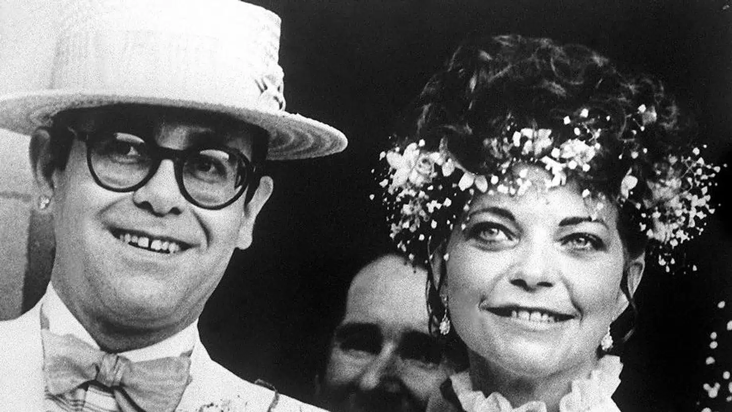 Elton John og Renate Blauel ved deres bryllup i 1984.