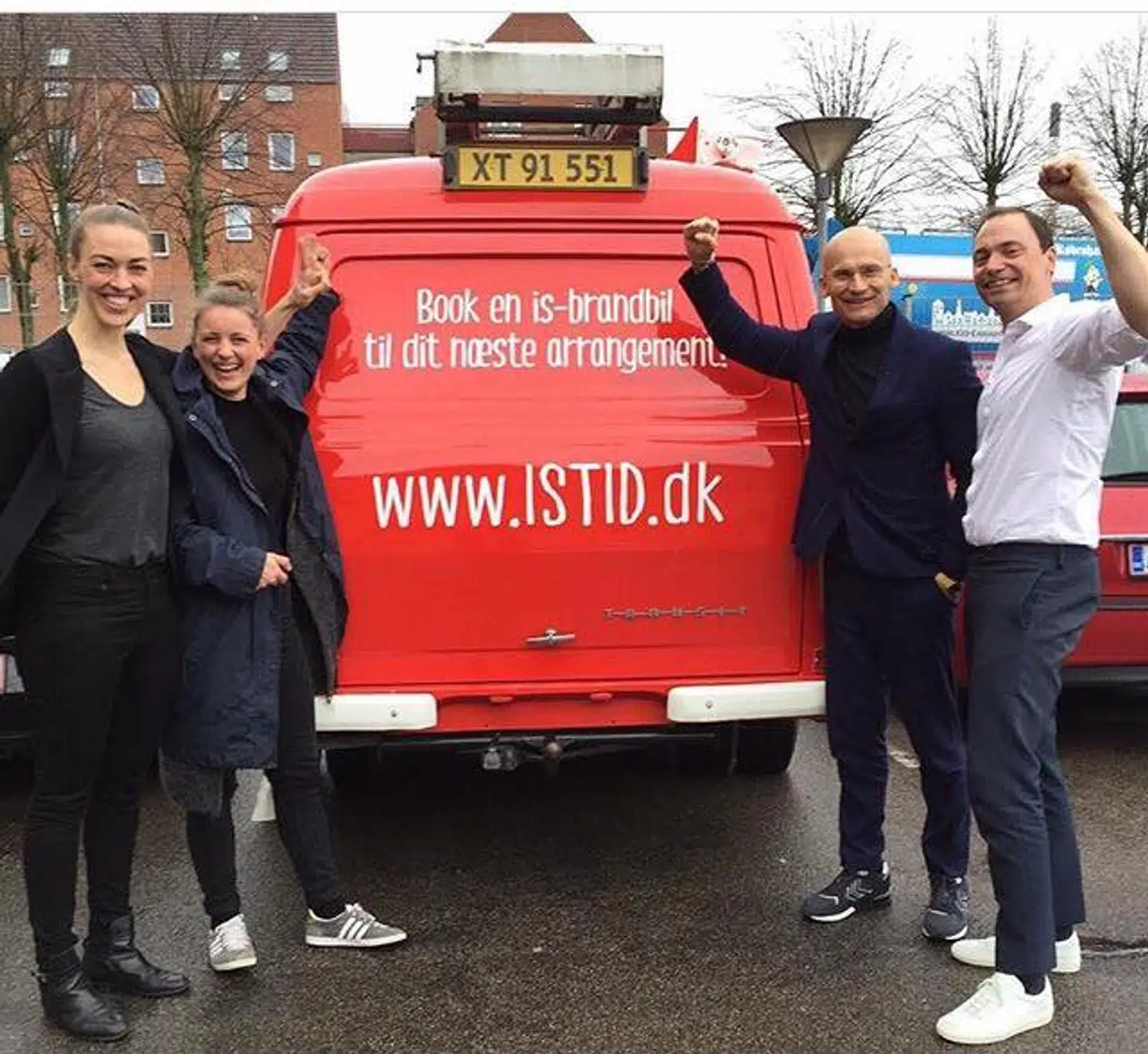 Nina Victoria Berg og Anniken Sand fik en investering på samlet 450.000 kroner fra Tommy Ahlers og Christian Stadil, da de deltog i 'Løvens Hule'.