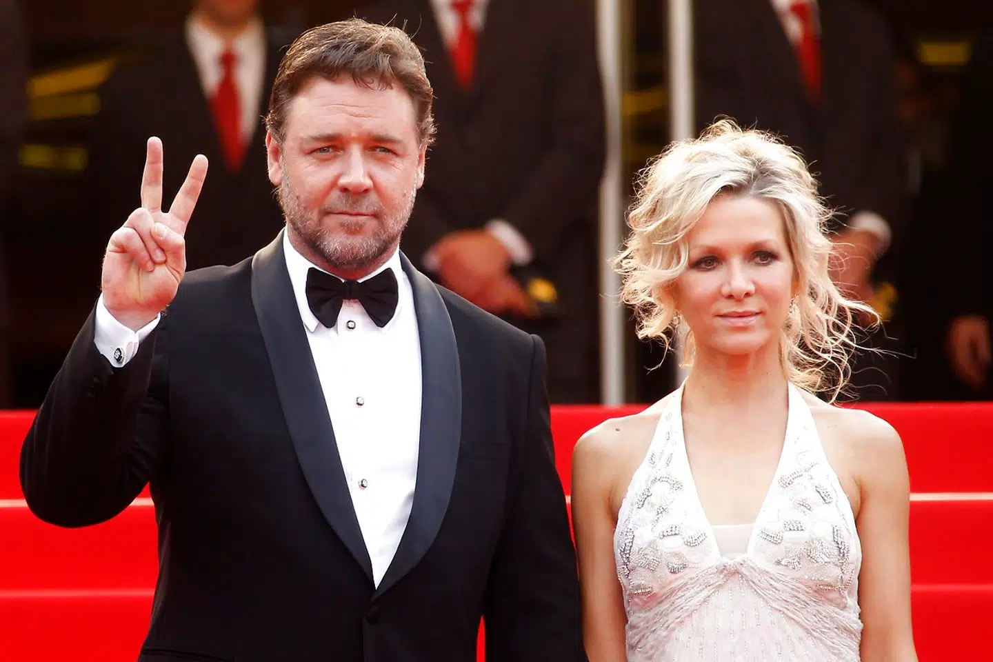 Den australske skuespiller Russel Crowe blev skilt fra sin hustru Danielle Spencer i 2012. De har to sønner sammen. Her ses de til Canne Film Festival i 2010. AFP PHOTO.