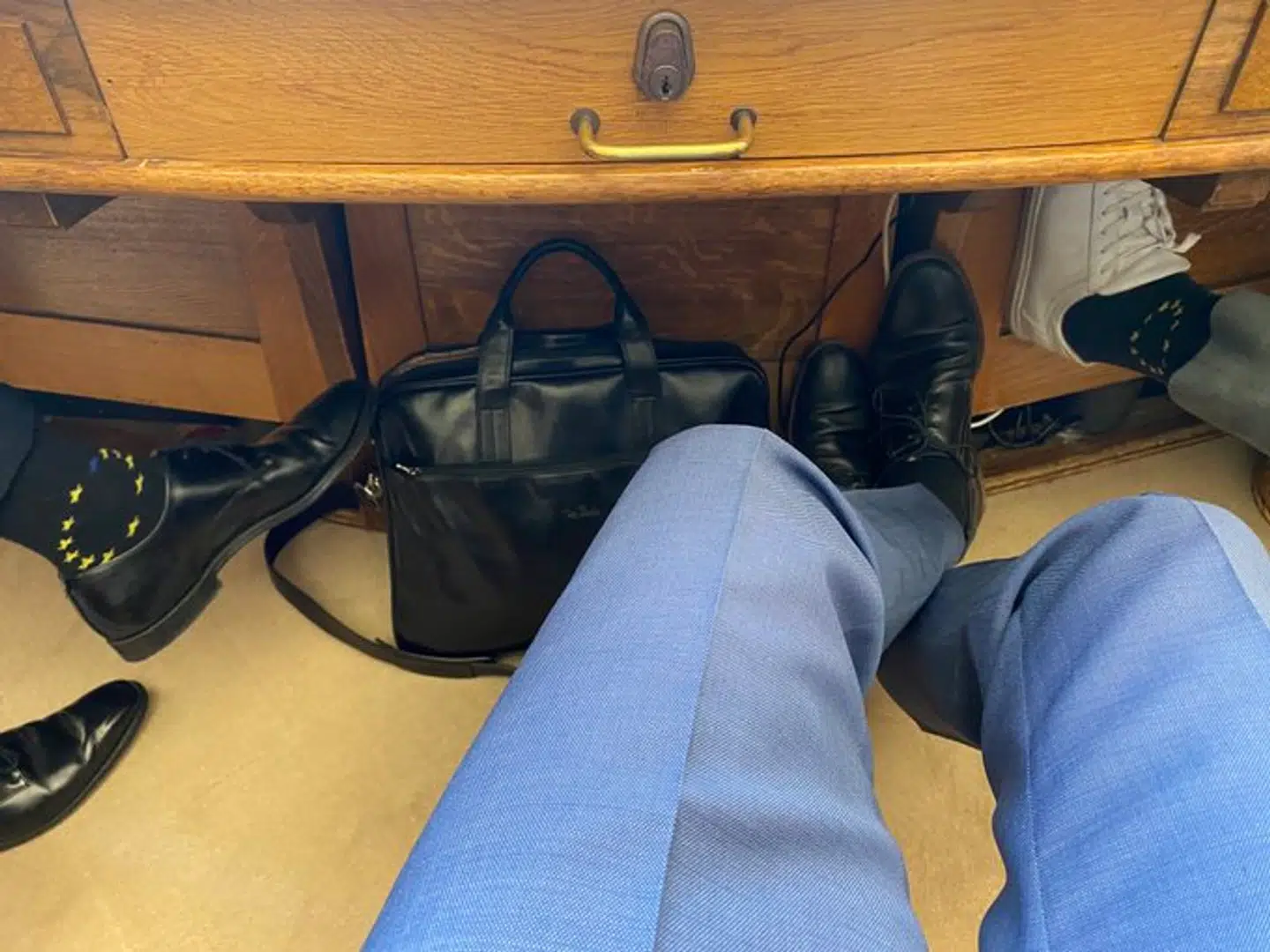 Kristian Thulesen Dahl lagde foto på Twitter af Ellemanns EU-sokker, som Østergaard også går med