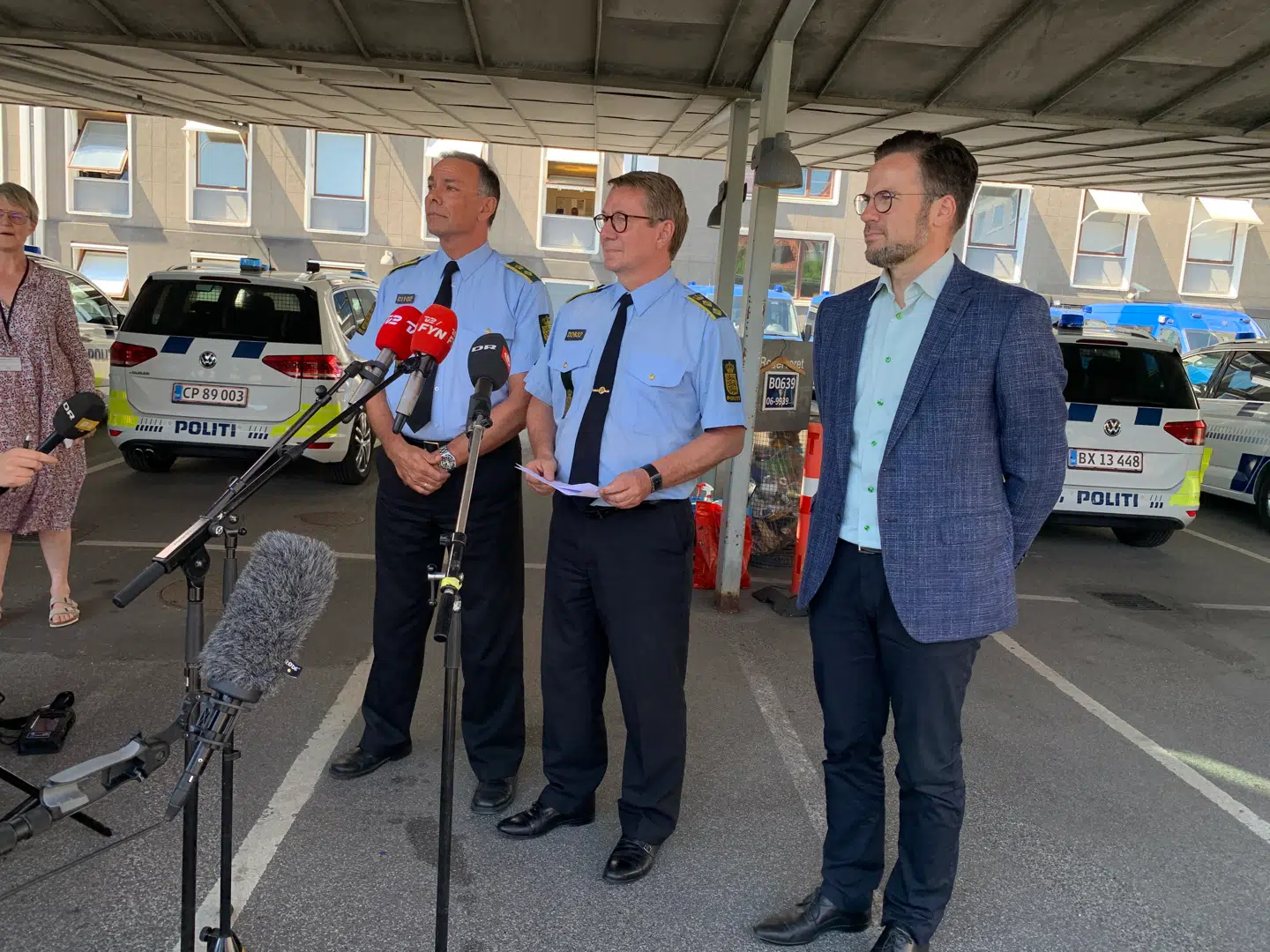 Fra venstre Fyns Politis chefpolitiinspektør Lars Bræmhøj, politidirektør Arne Gram og Odenses borgmester Peter Rahbæk Juel ved pressemødet dagen efter skuddrabet. Foto: Jens Anton Havskov