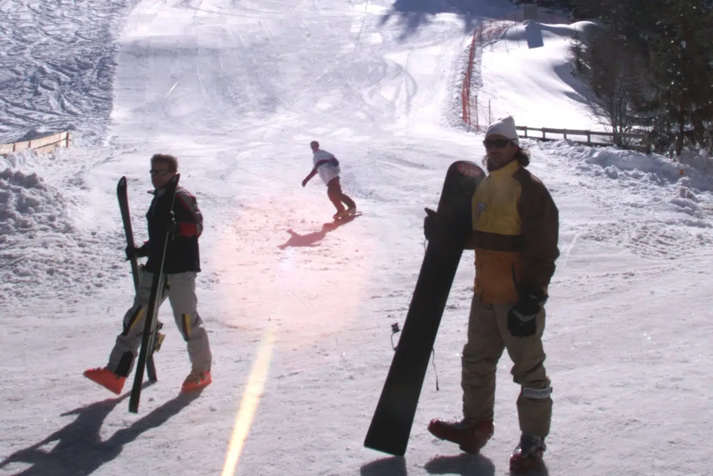 Skiløbere i det populære skisted Ischgl i Øsrig, hvor 42,2 procent af indbyggerne måske var smittet med Covid-19. Søren Steffen/Ritzau Scanpix