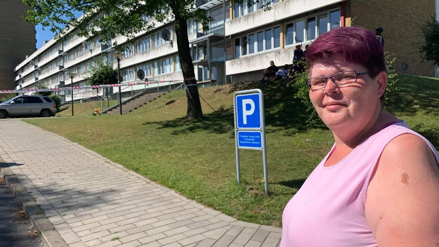 41-årige Janni Filstrup hørte selv de mange skud, og hendes mand ringede straks til politiet.