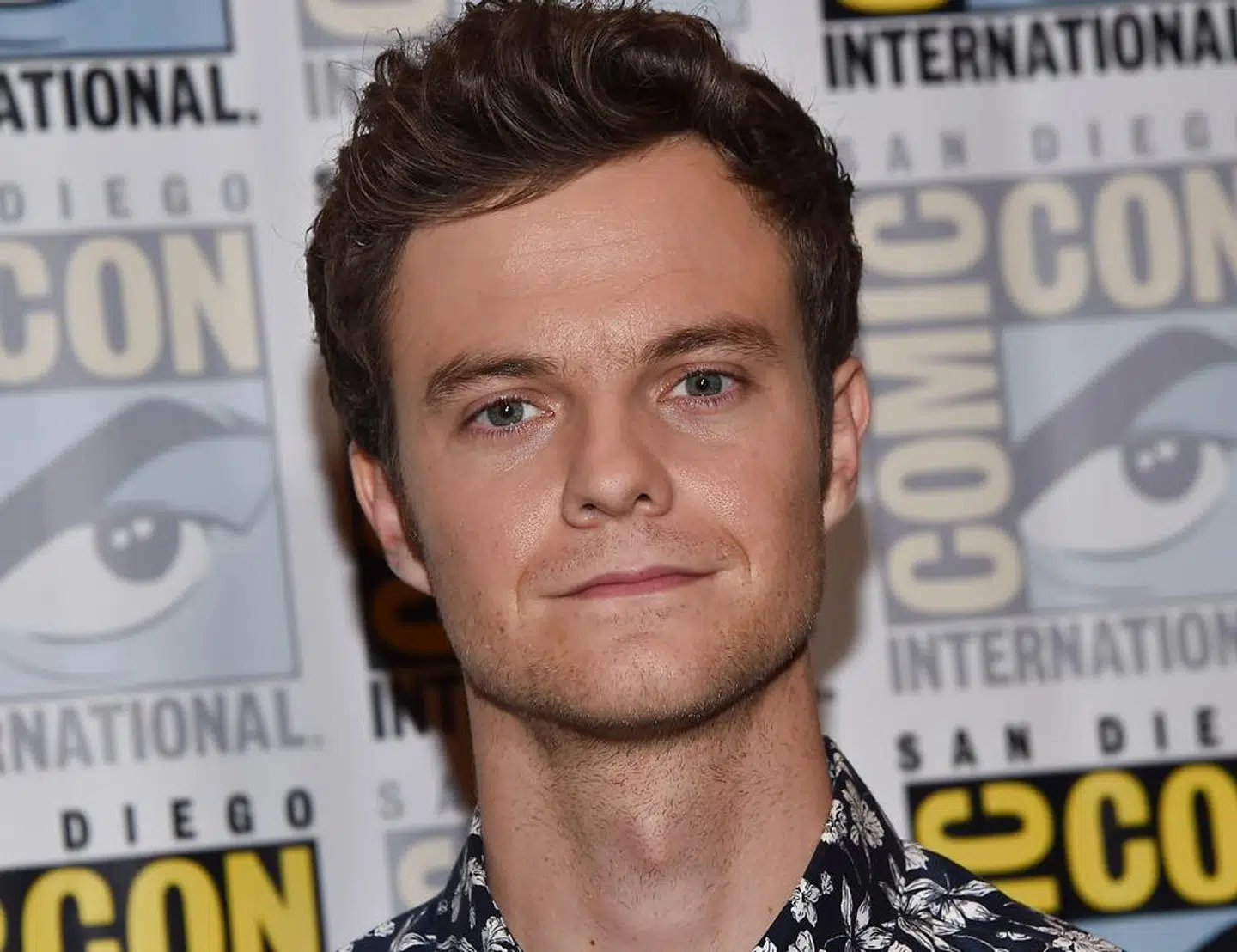 Her 28-årige Jack Quaid, søn af Dennis Quaid og Meg Ryan.