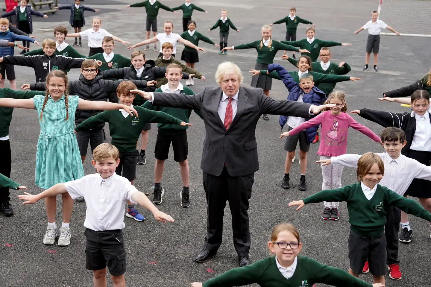 Der er en reel risiko for en anden bølge med coronasmitte i Storbritannien, og det er sandsynligt, at der vil komme lokale udbrud med mange smittetilfælde. Sådan lyder en af de hidtil stærkeste advarsler til premierminister Boris Johnson på et tidspunkt, hvor regeringen er ved at åbne samfundet for at skabe økonomisk dynamik. Andrew Parsons/10 Downing St/Reuters