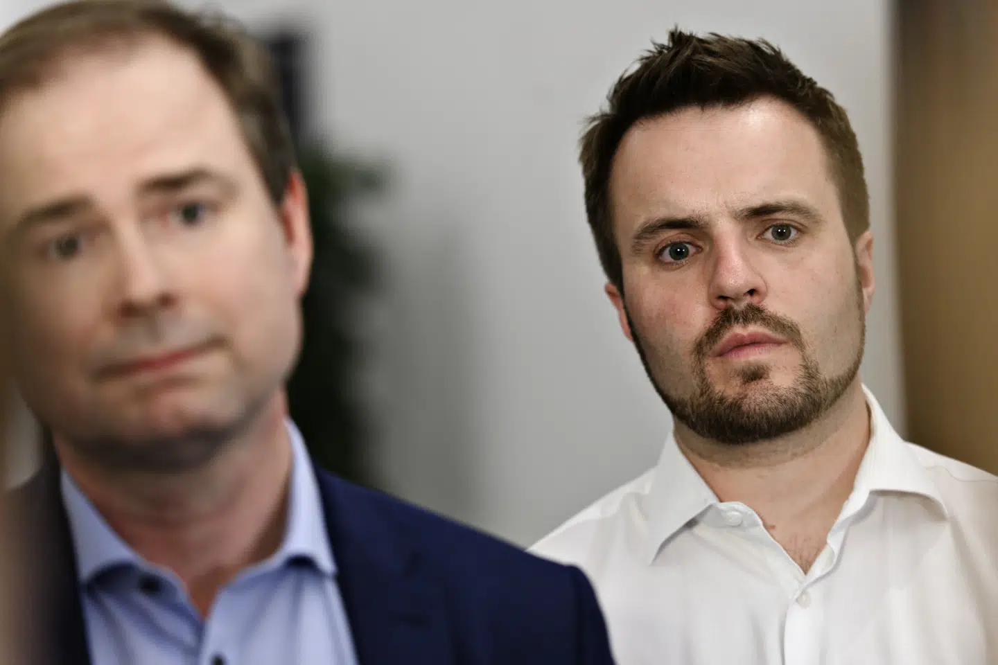 Erhvervsminister Simon Kollerup (S) (th.) vil ikke i år pålægge bankerne at lægge mere til side. Philip Davali/Ritzau Scanpix