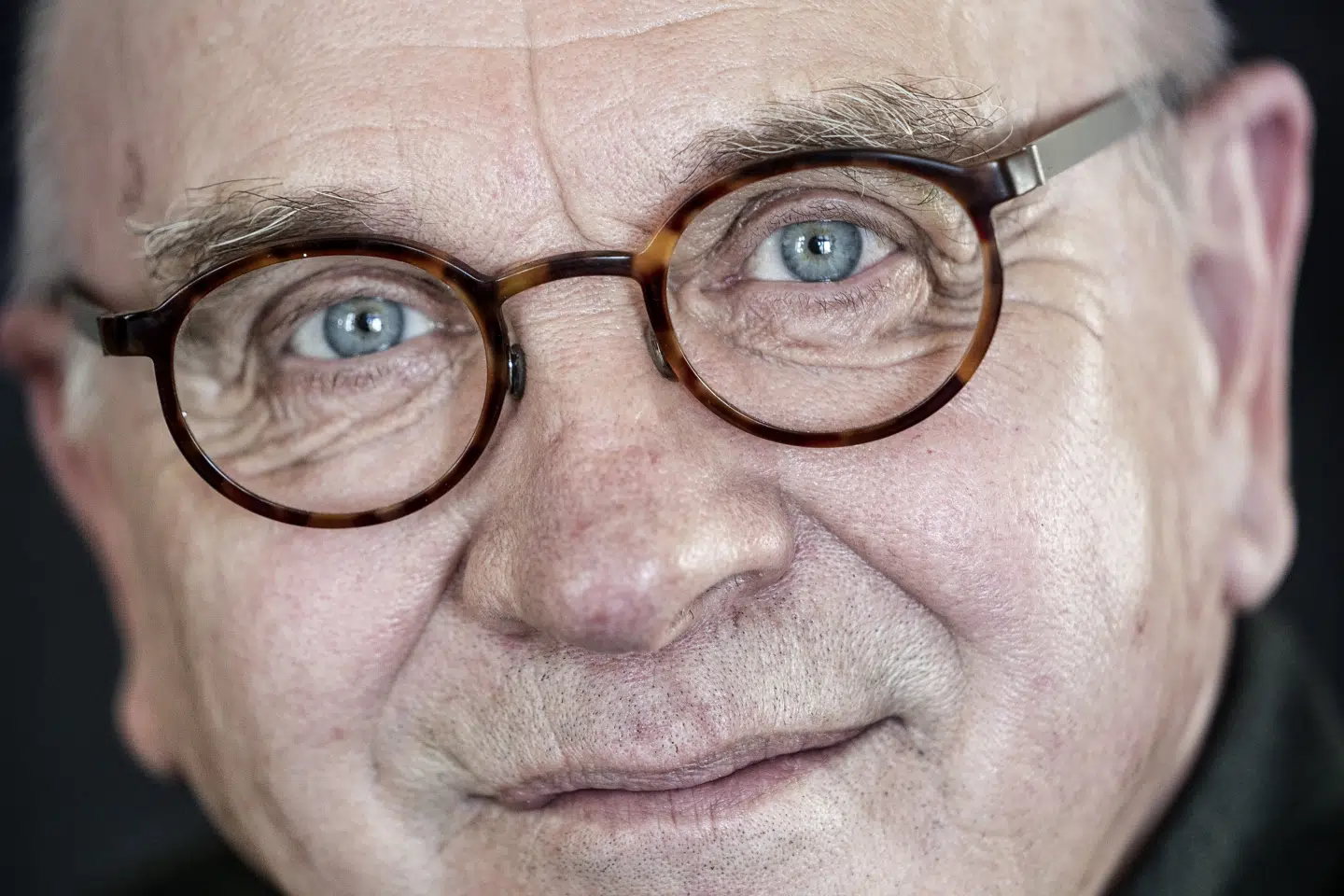 - De 42-43 år, jeg har været skuespiller, har jeg 7-9-13 ikke prøvet at være arbejdsløs. Så jeg er meget, meget heldigt stillet, hvad det angår. Det anhænger selvfølgelig af mange ting. Talent siger nogle, ja, det er også rigtigt. Men jeg har også været det rigtige sted på det rigtige tidspunkt med de rigtige mennesker, og det betyder så meget, siger Asger Reher. Liselotte Sabroe/Ritzau Scanpix